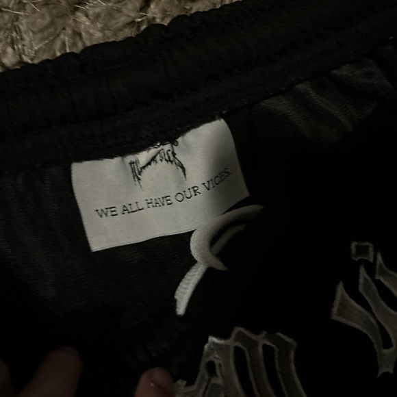 Shorts Bundle, Human Vices and Bravest Studios. - Picture 4 of 4